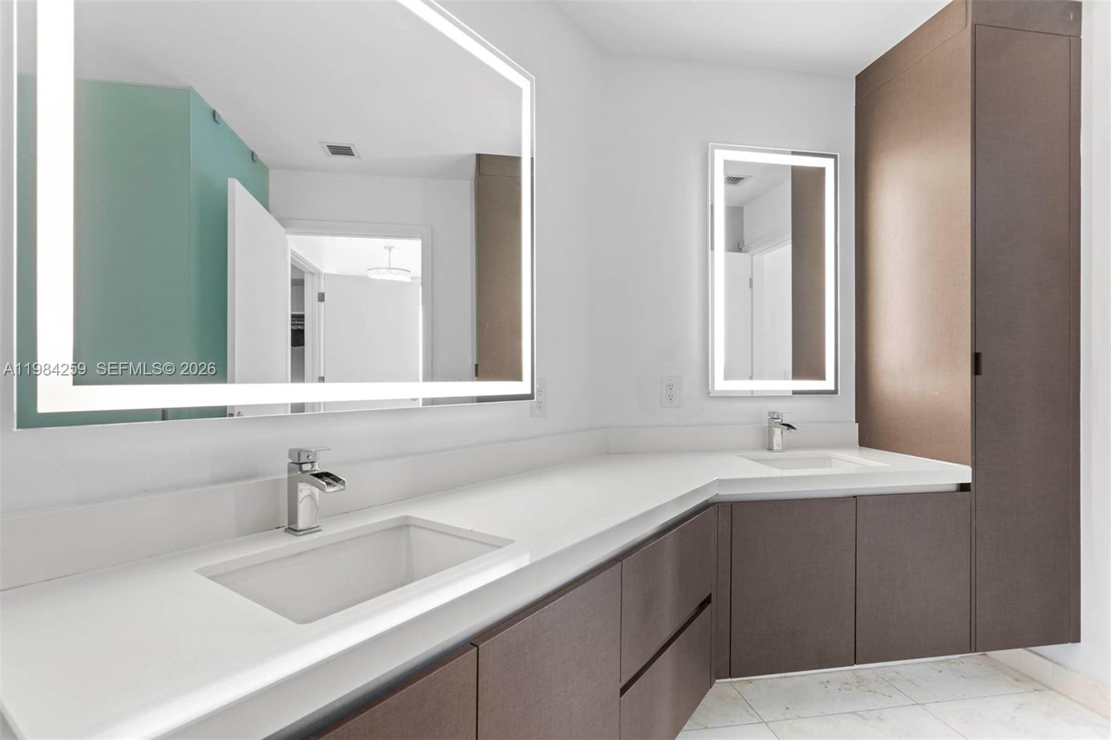 PARAMOUNT MIAMI WORLDCENT - Residential Lease