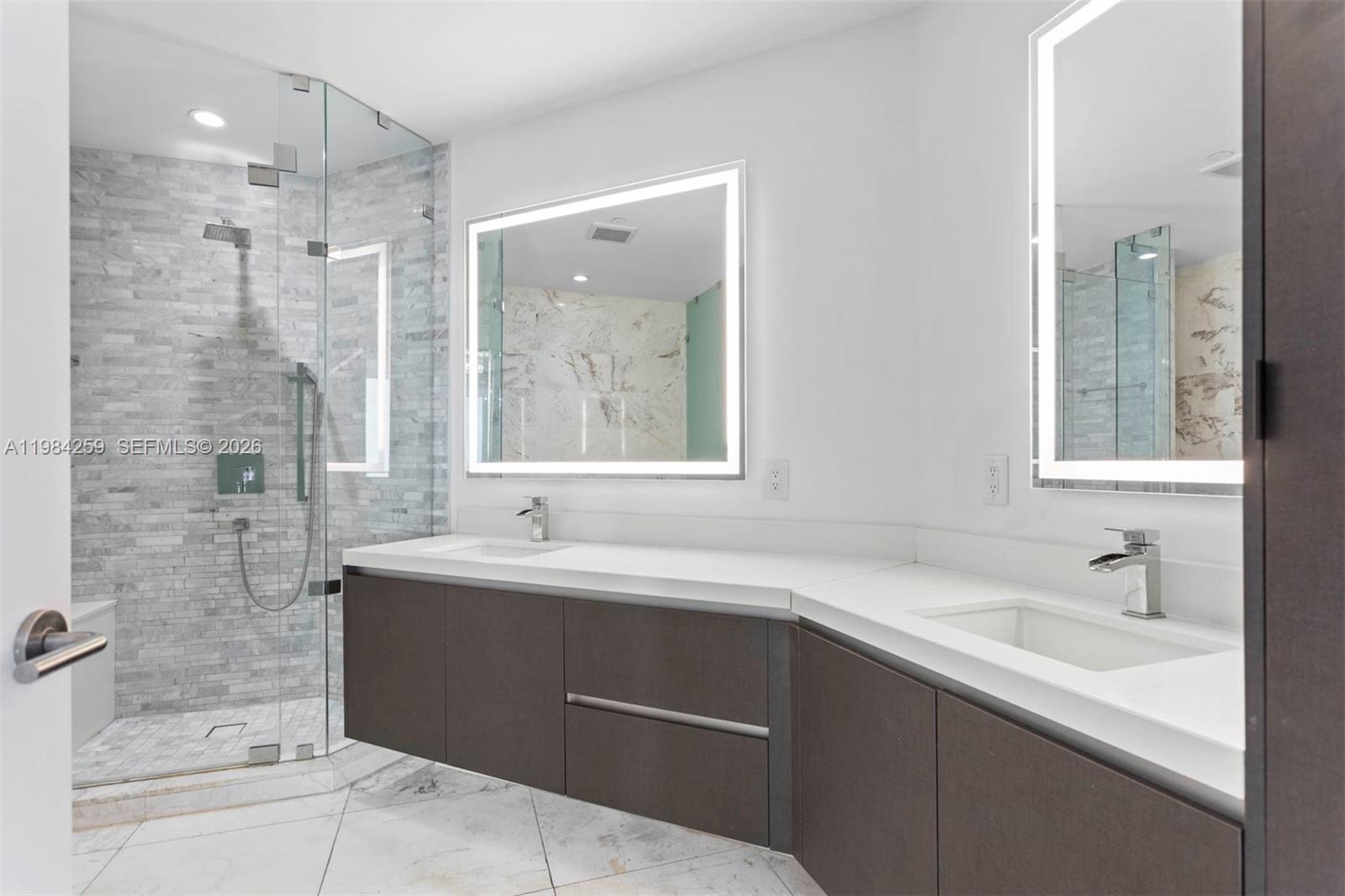 PARAMOUNT MIAMI WORLDCENT - Residential Lease