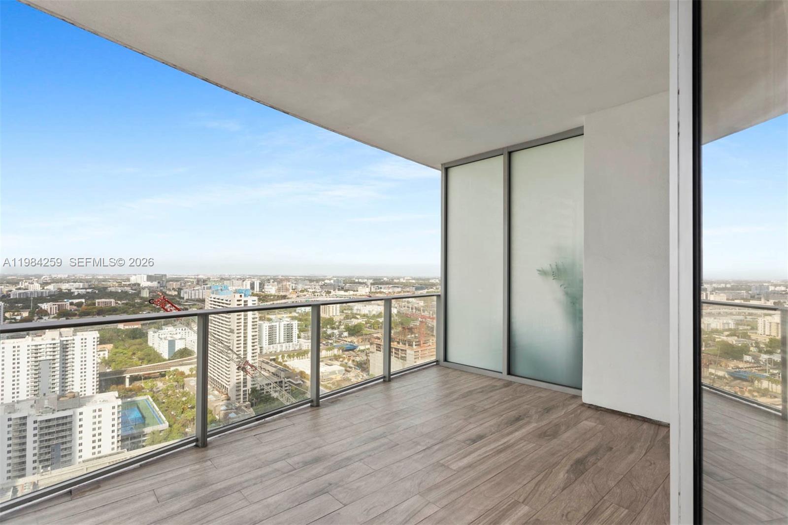 PARAMOUNT MIAMI WORLDCENT - Residential Lease