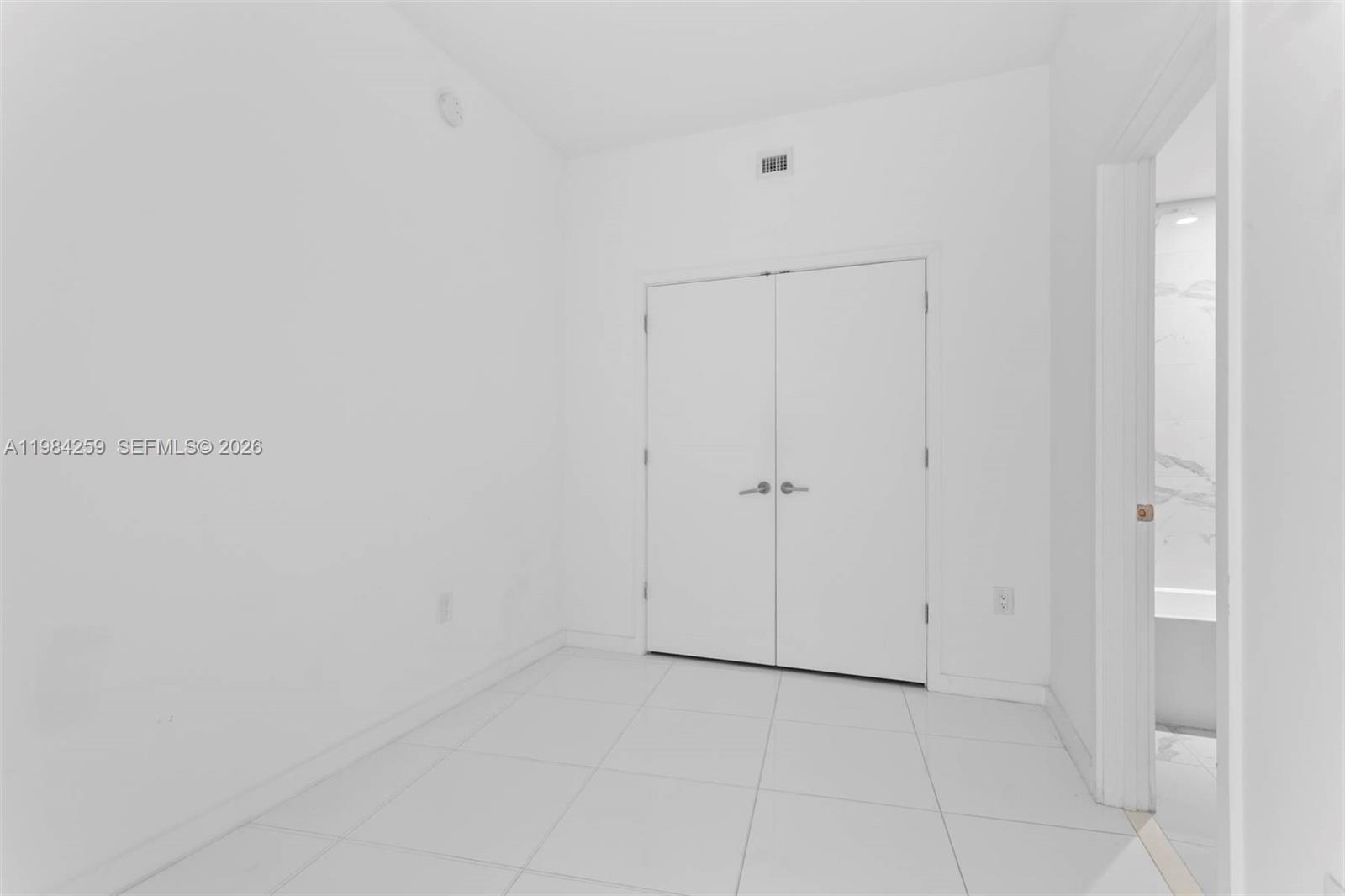 PARAMOUNT MIAMI WORLDCENT - Residential Lease