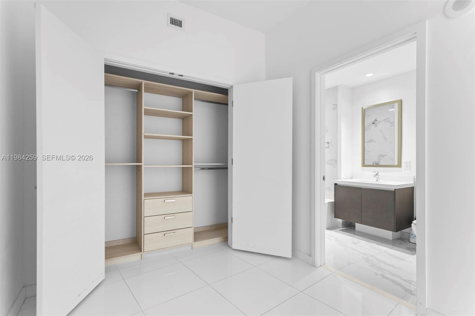 PARAMOUNT MIAMI WORLDCENT - Residential Lease