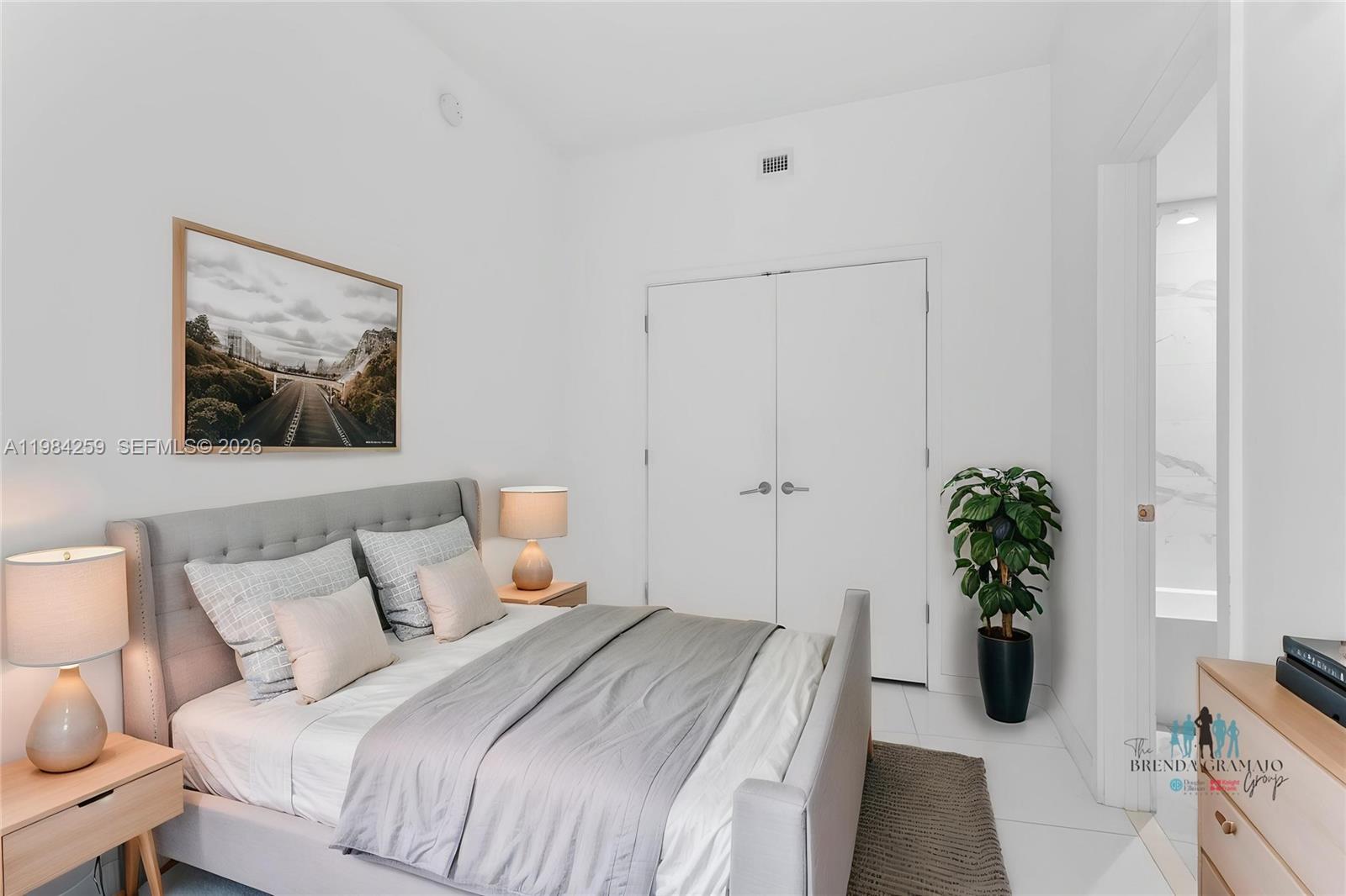 PARAMOUNT MIAMI WORLDCENT - Residential Lease