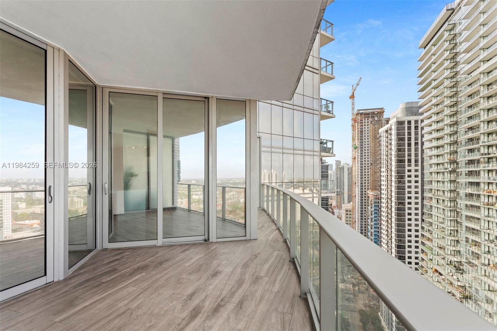 PARAMOUNT MIAMI WORLDCENT - Residential Lease