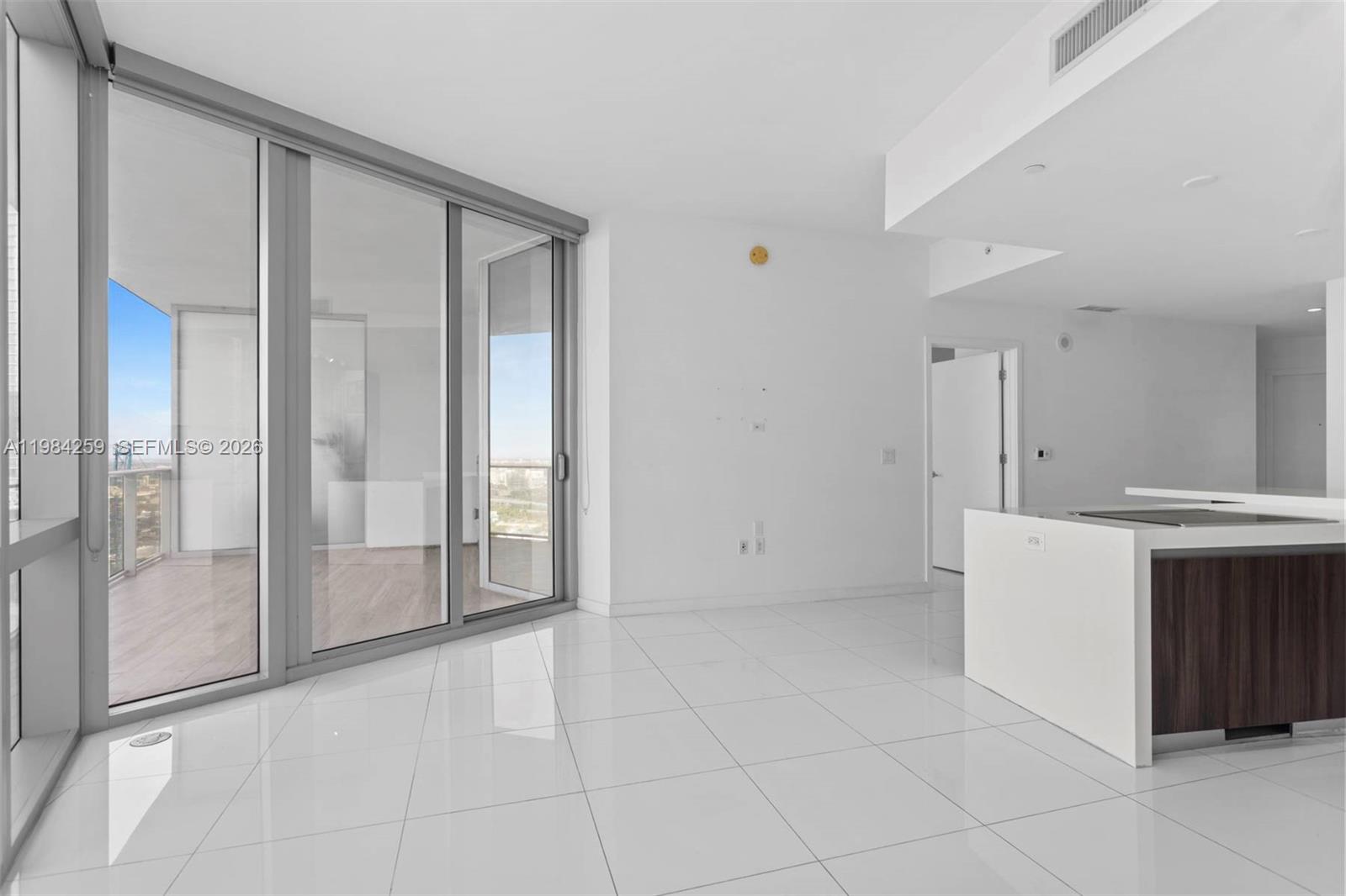 PARAMOUNT MIAMI WORLDCENT - Residential Lease