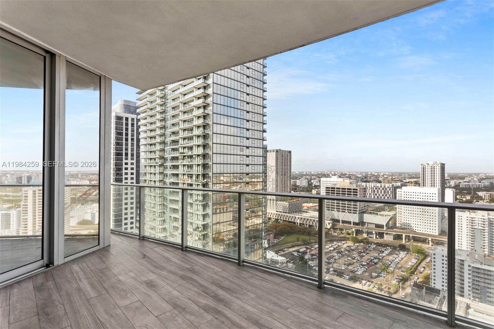 PARAMOUNT MIAMI WORLDCENT - Residential Lease