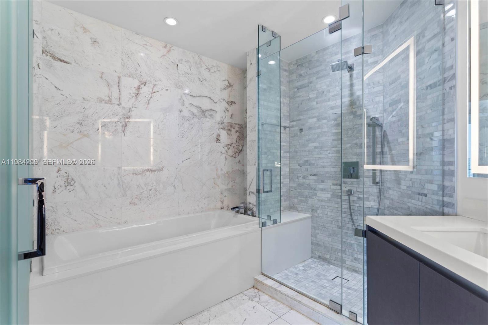 PARAMOUNT MIAMI WORLDCENT - Residential Lease