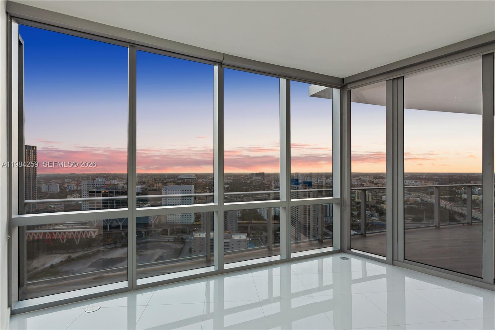 PARAMOUNT MIAMI WORLDCENT - Residential Lease