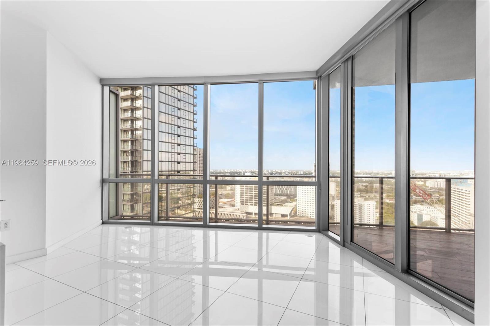 PARAMOUNT MIAMI WORLDCENT - Residential Lease