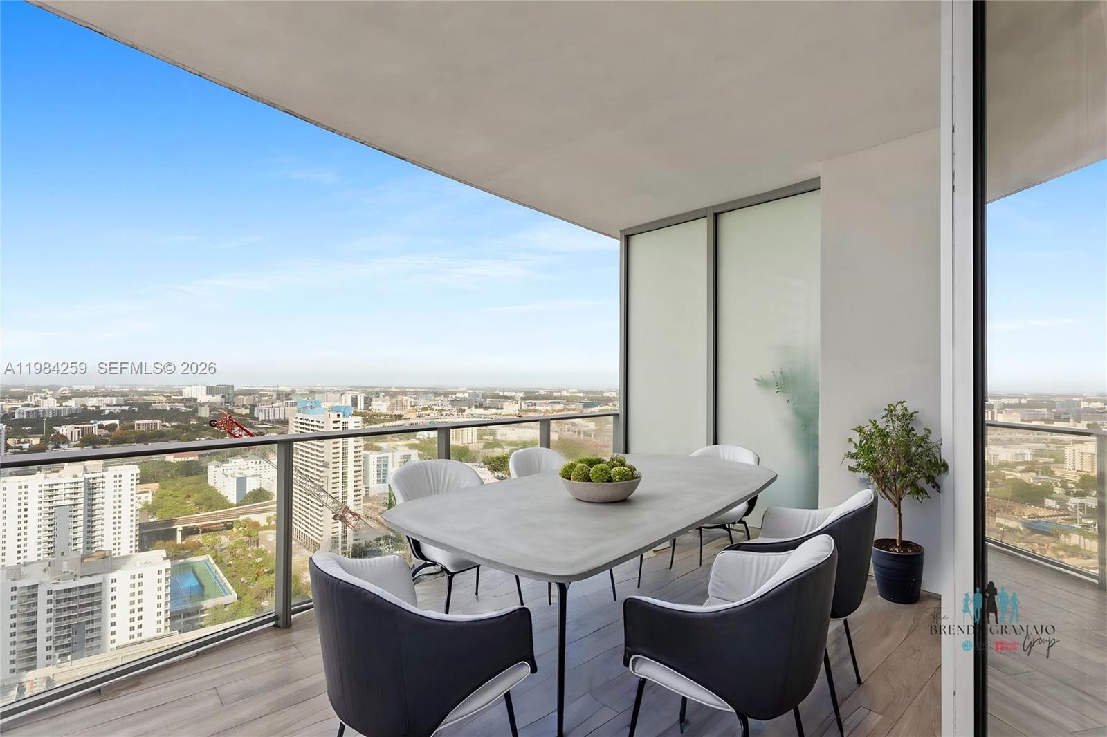 PARAMOUNT MIAMI WORLDCENT - Residential Lease