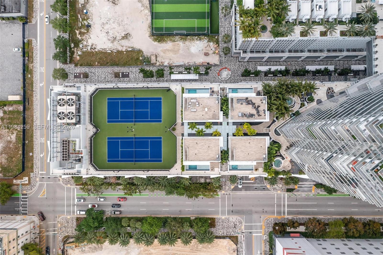 PARAMOUNT MIAMI WORLDCENT - Residential Lease