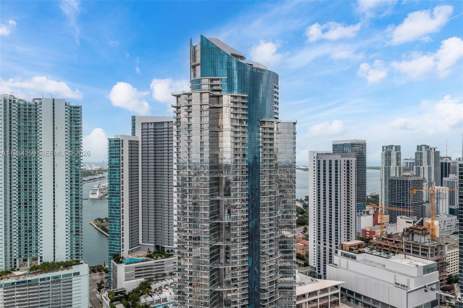 PARAMOUNT MIAMI WORLDCENT - Residential Lease