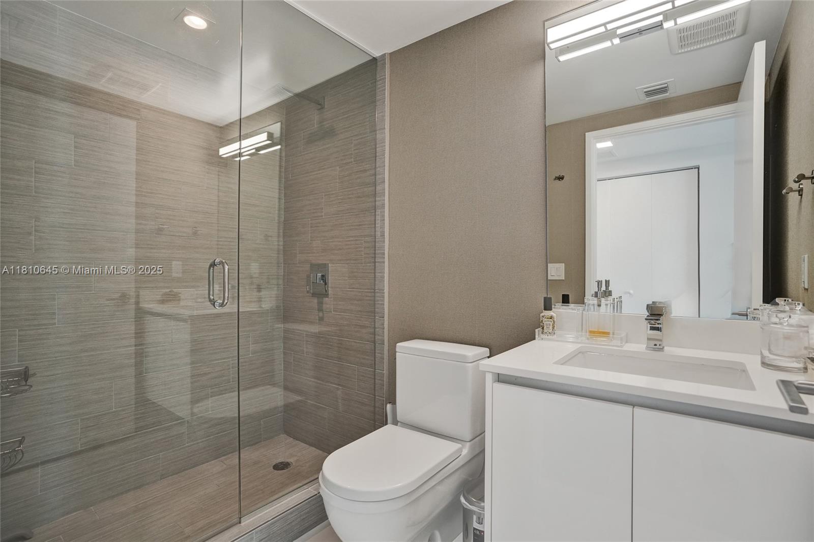 PARQUE TOWERS CONDO - Residential