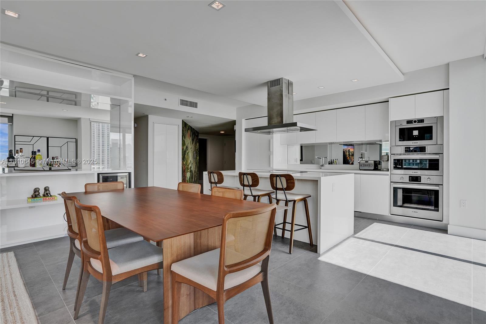 PARQUE TOWERS CONDO - Residential