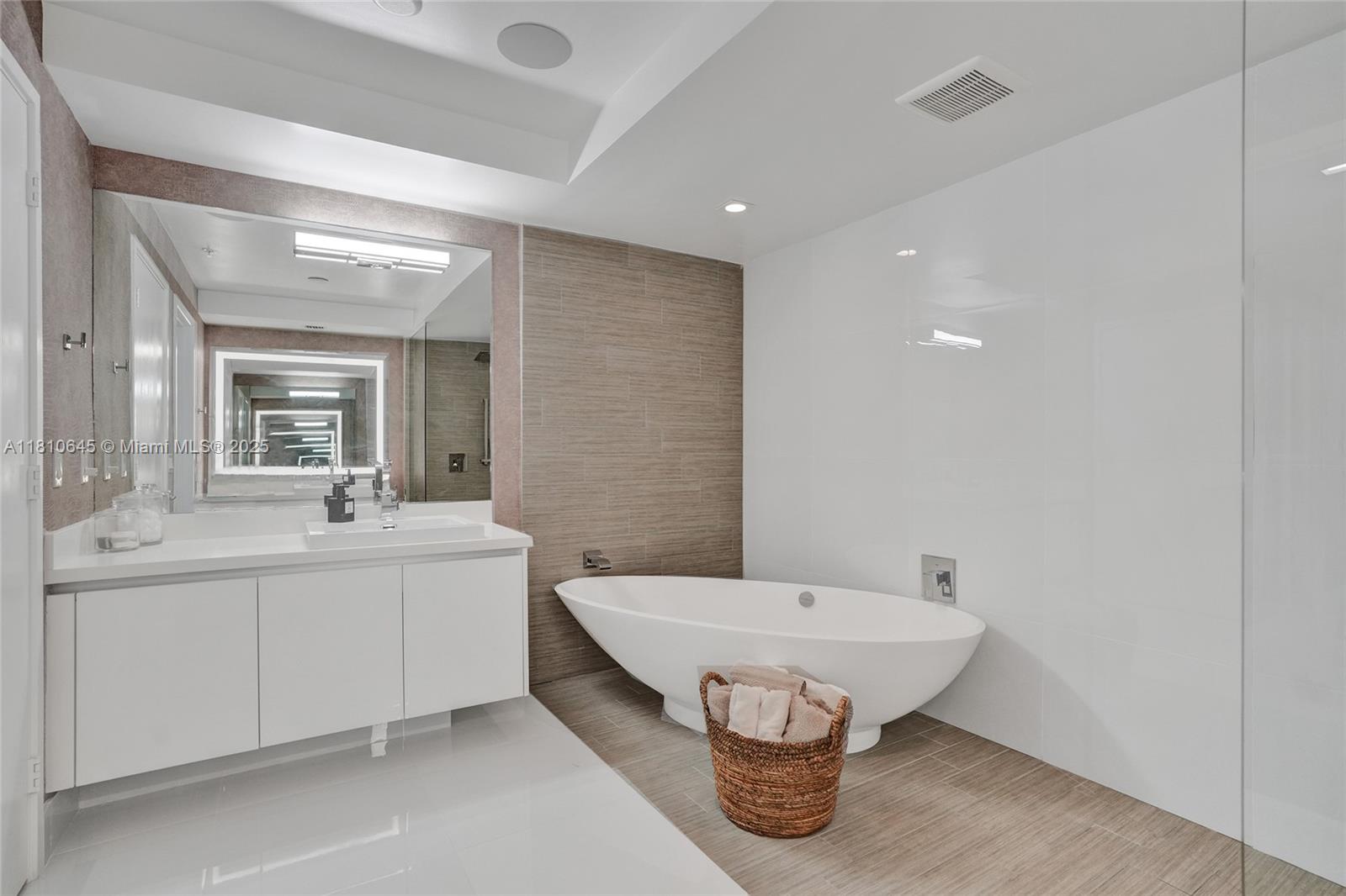 PARQUE TOWERS CONDO - Residential