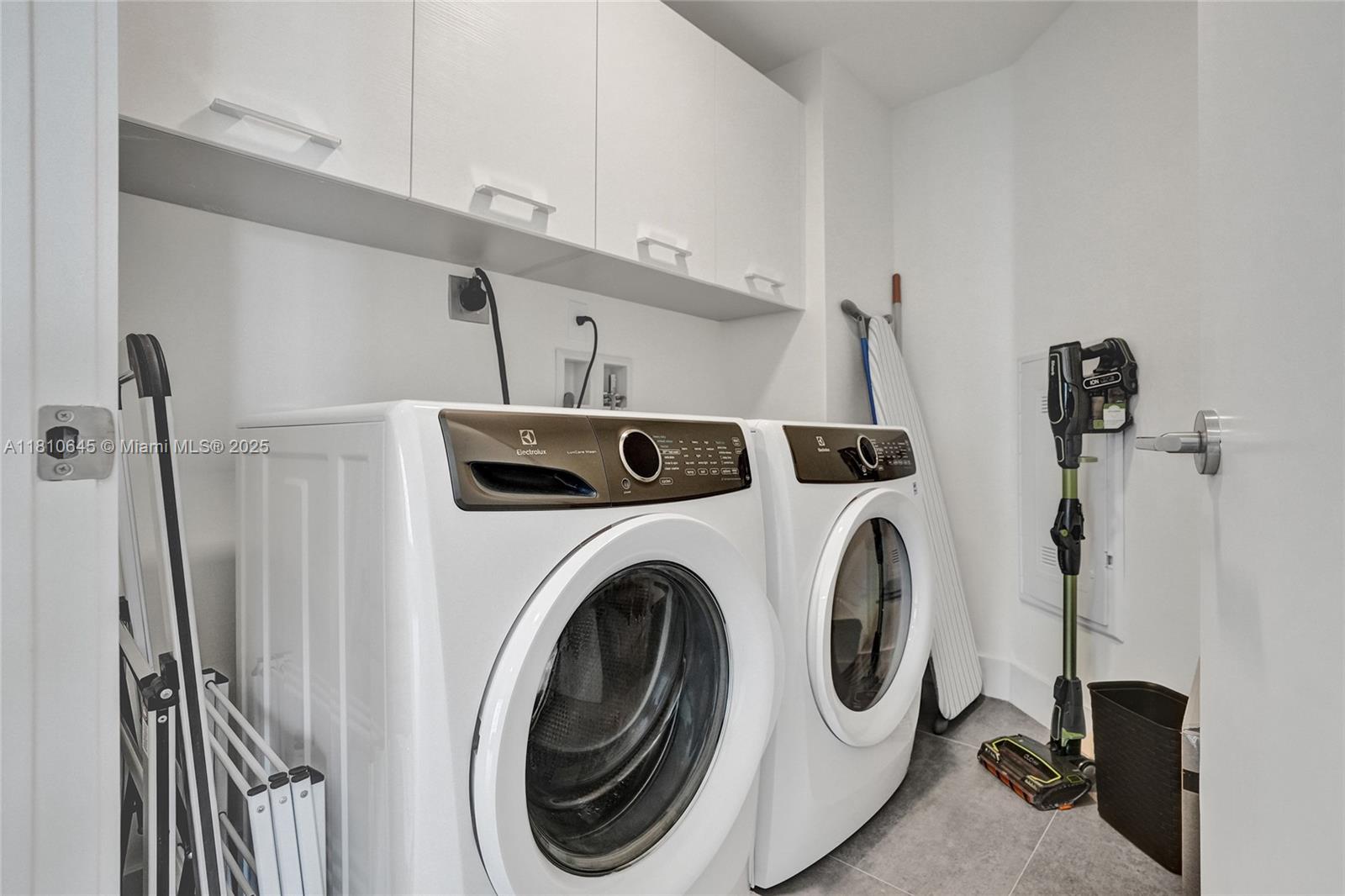 PARQUE TOWERS CONDO - Residential