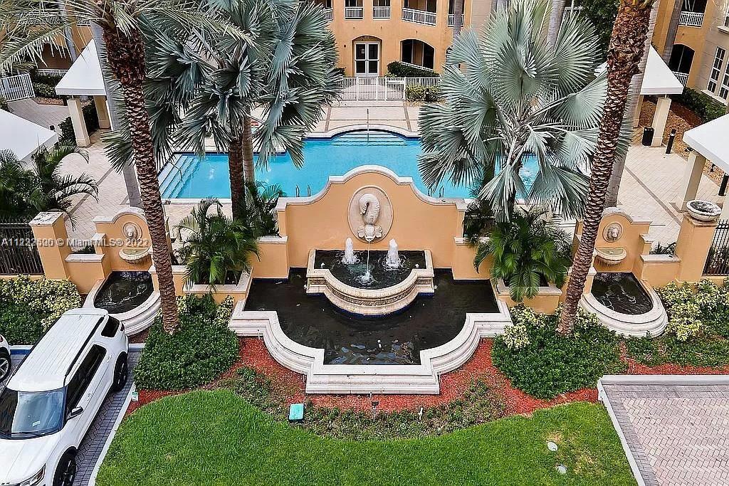 ALAQUA CONDO - Residential