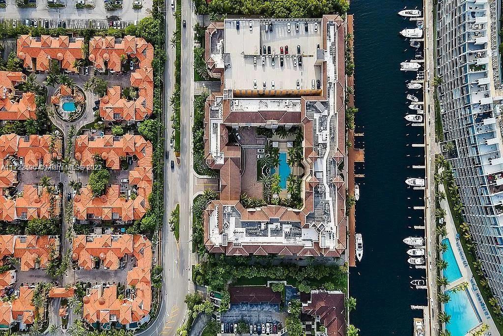 ALAQUA CONDO - Residential