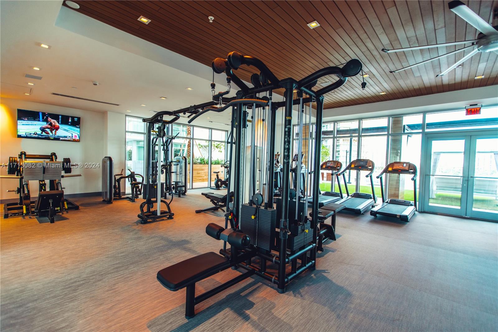 PARQUE TOWERS CONDO - Residential Lease
