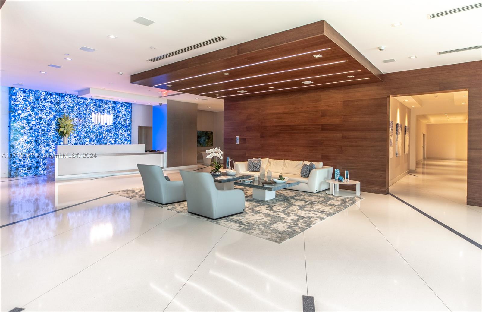 PARQUE TOWERS CONDO - Residential Lease