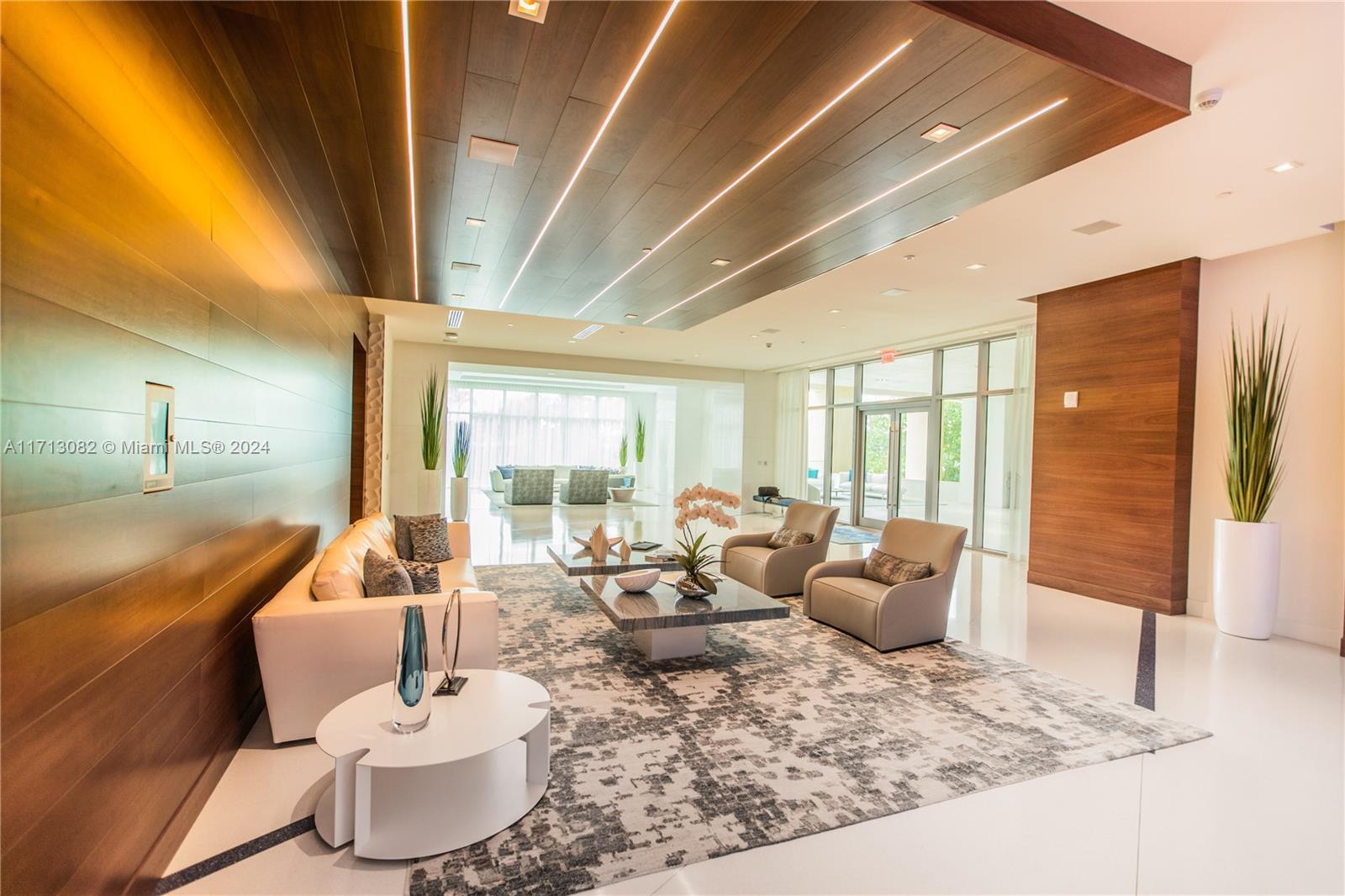PARQUE TOWERS CONDO - Residential Lease