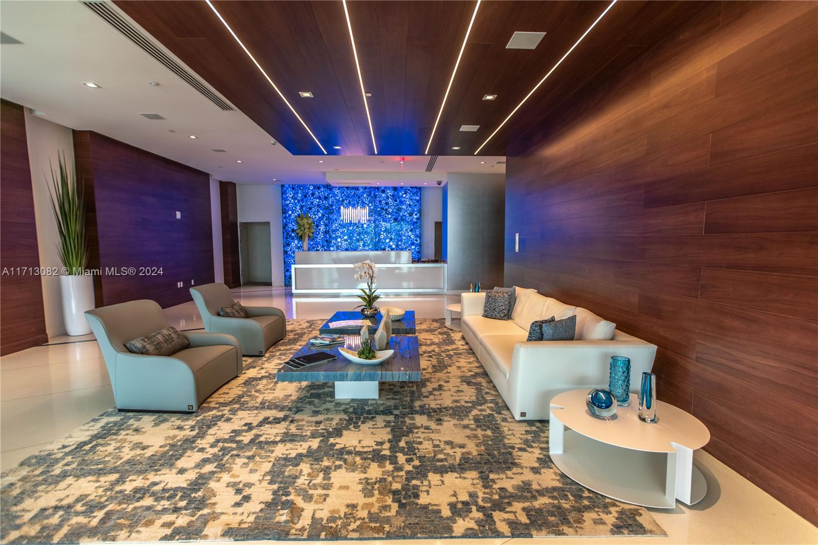 PARQUE TOWERS CONDO - Residential Lease