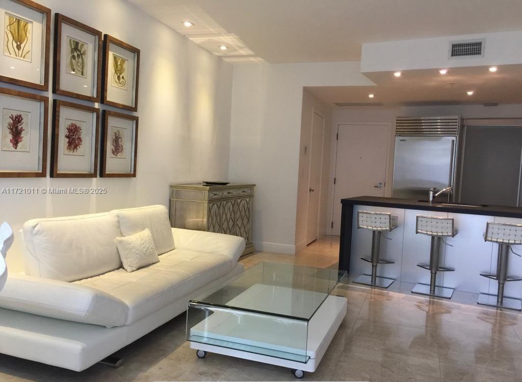 TRUMP ROYALE CONDO - Residential Lease