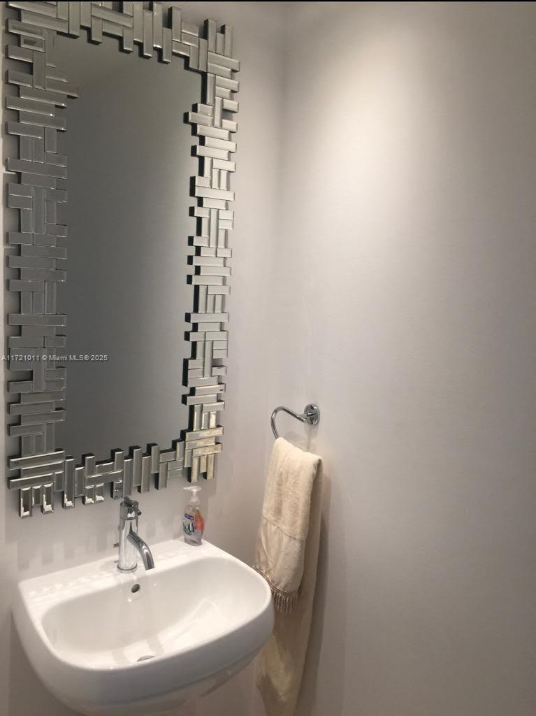 TRUMP ROYALE CONDO - Residential Lease