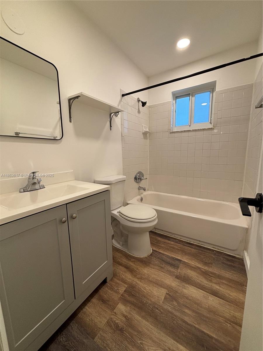 HOLLYWOOD LITTLE RANCHES - Residential Lease