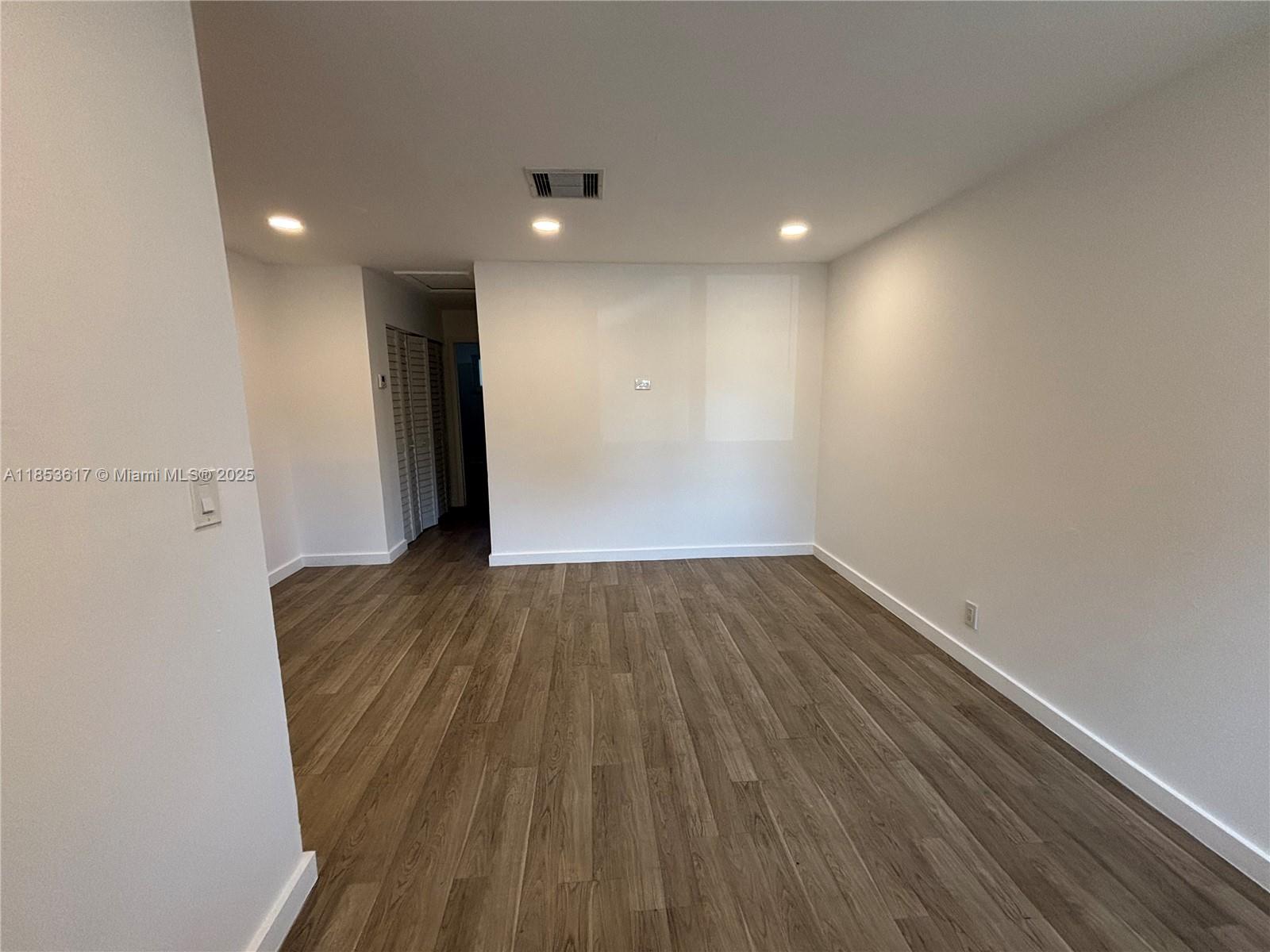 HOLLYWOOD LITTLE RANCHES - Residential Lease