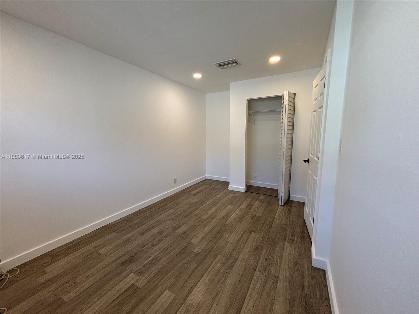 HOLLYWOOD LITTLE RANCHES - Residential Lease