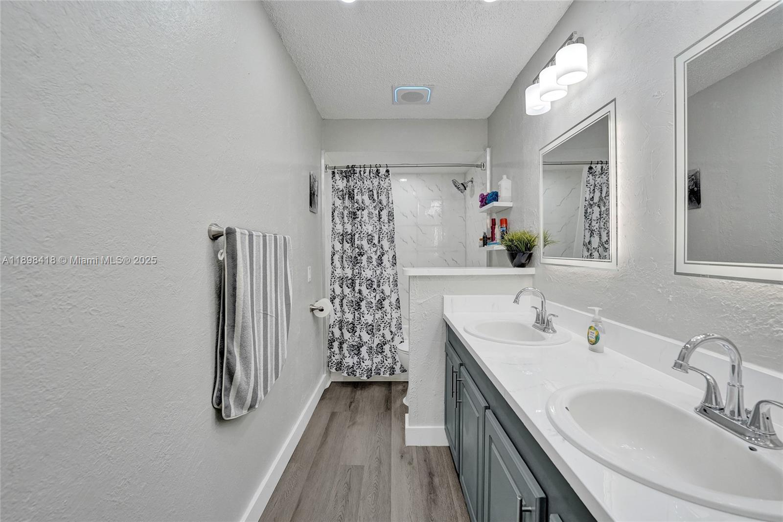 COUNTRY SECTION 1 - Residential