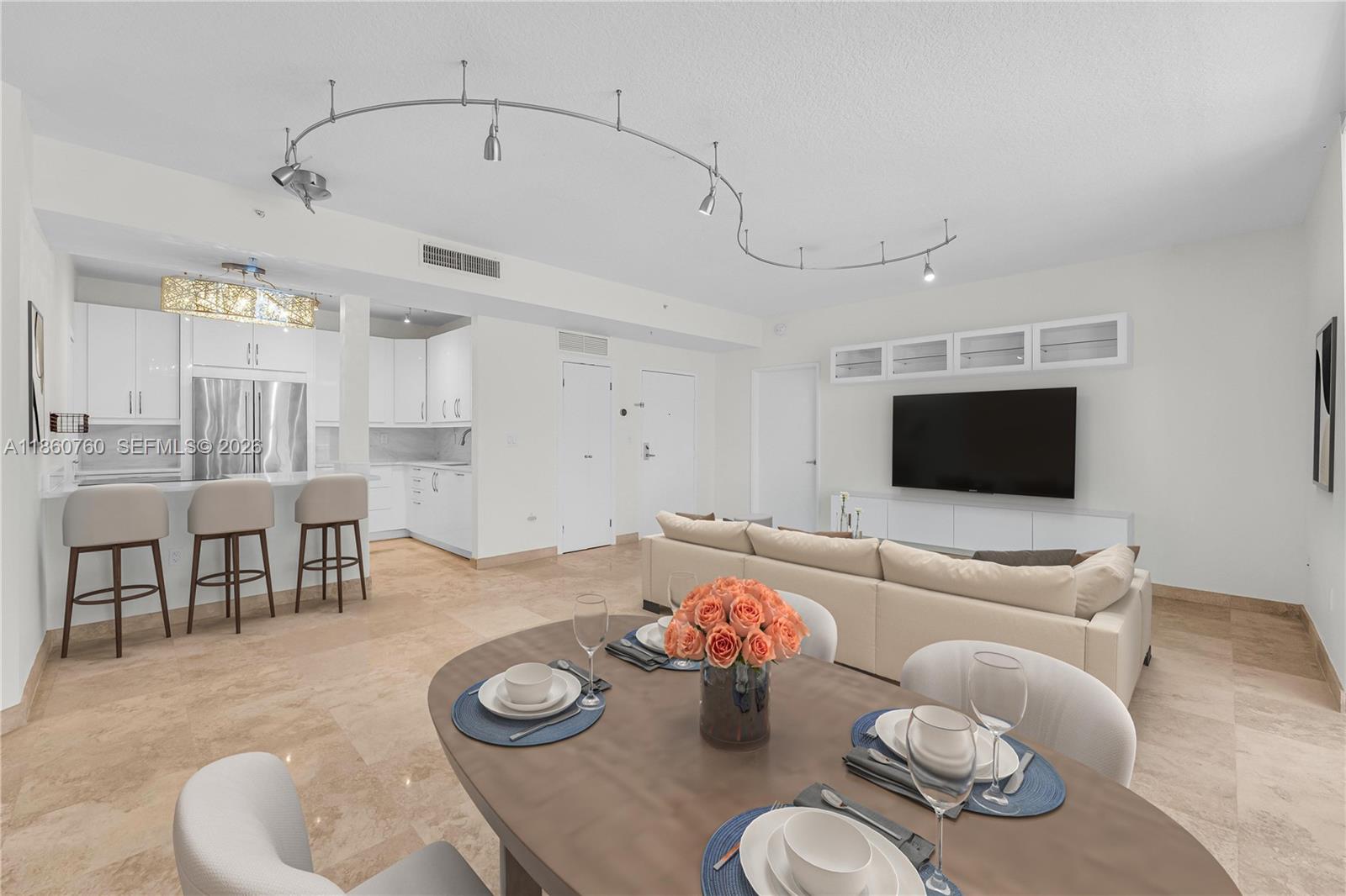 THE VISTAS CONDO - Residential