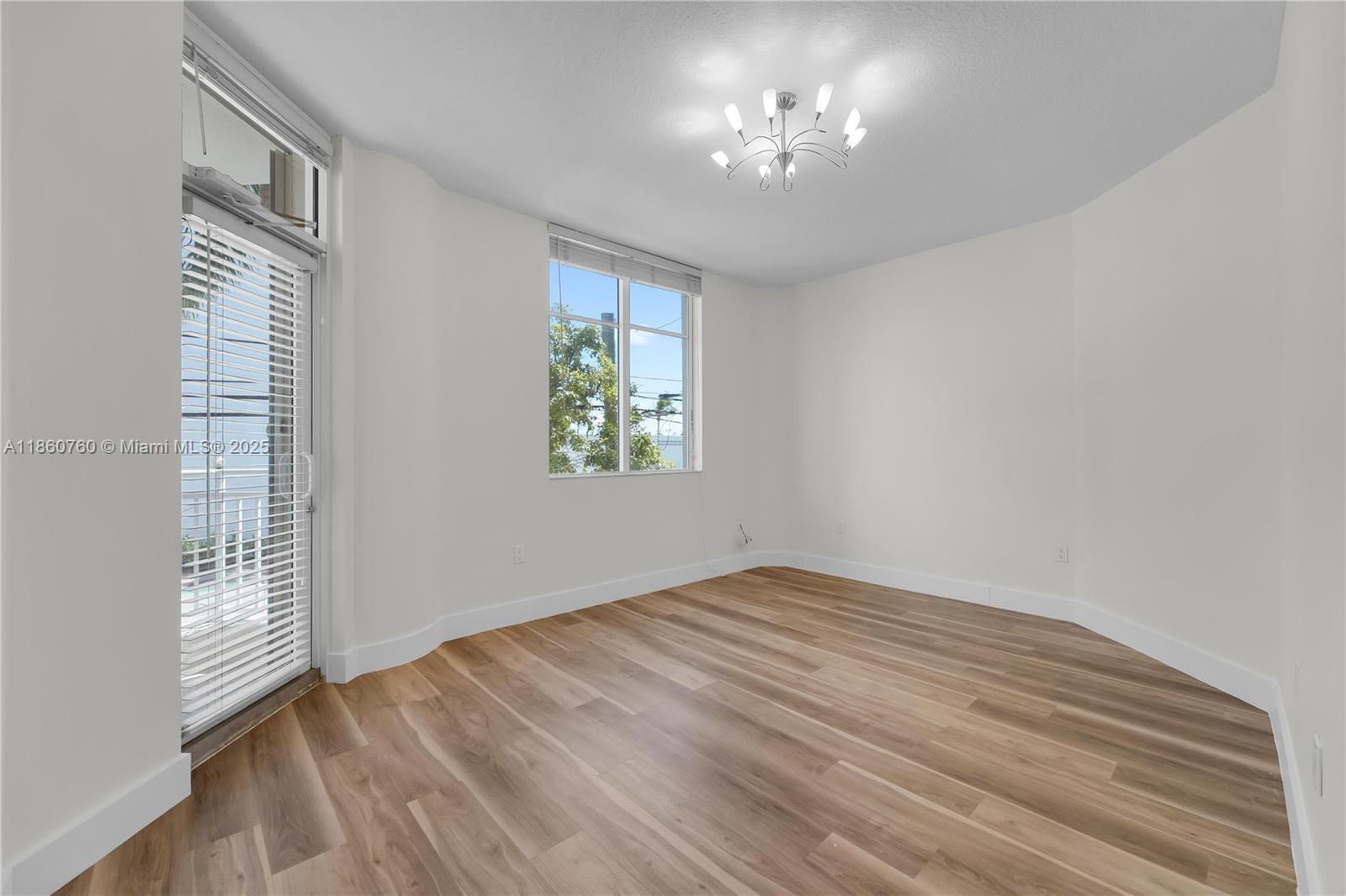 THE VISTAS CONDO - Residential