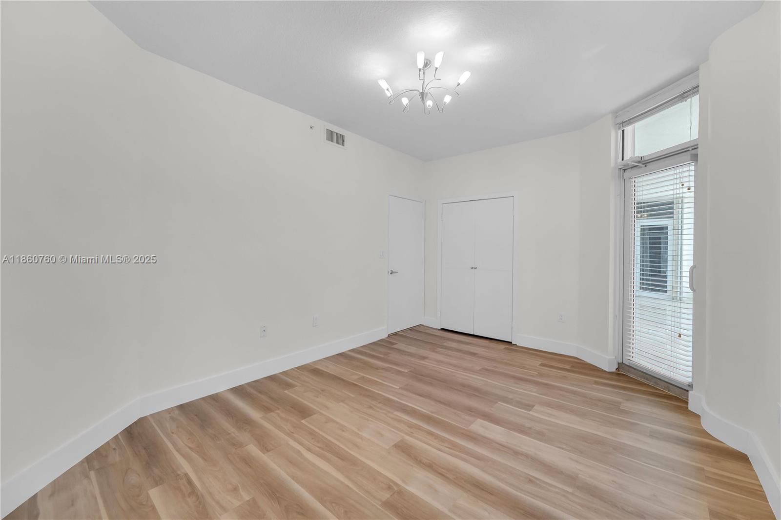 THE VISTAS CONDO - Residential