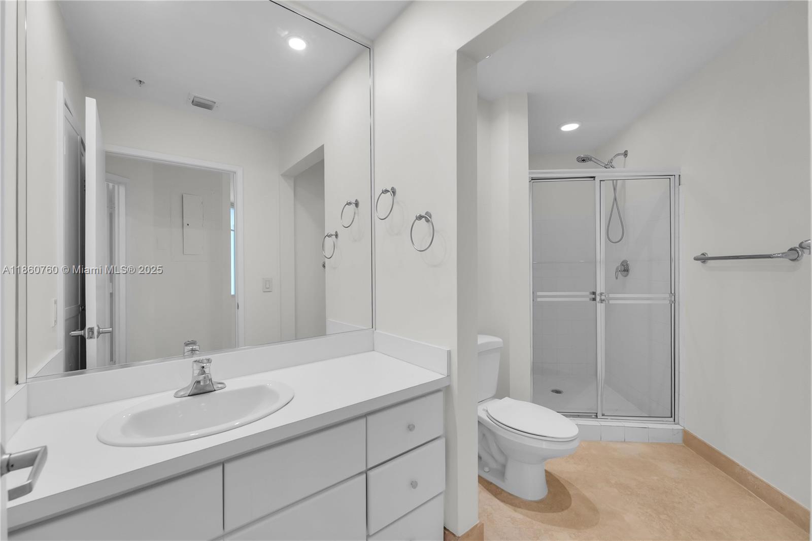 THE VISTAS CONDO - Residential