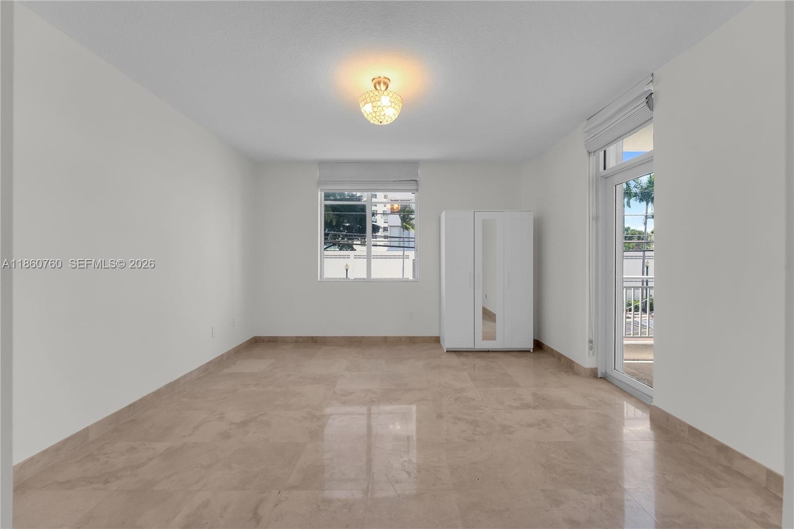 THE VISTAS CONDO - Residential