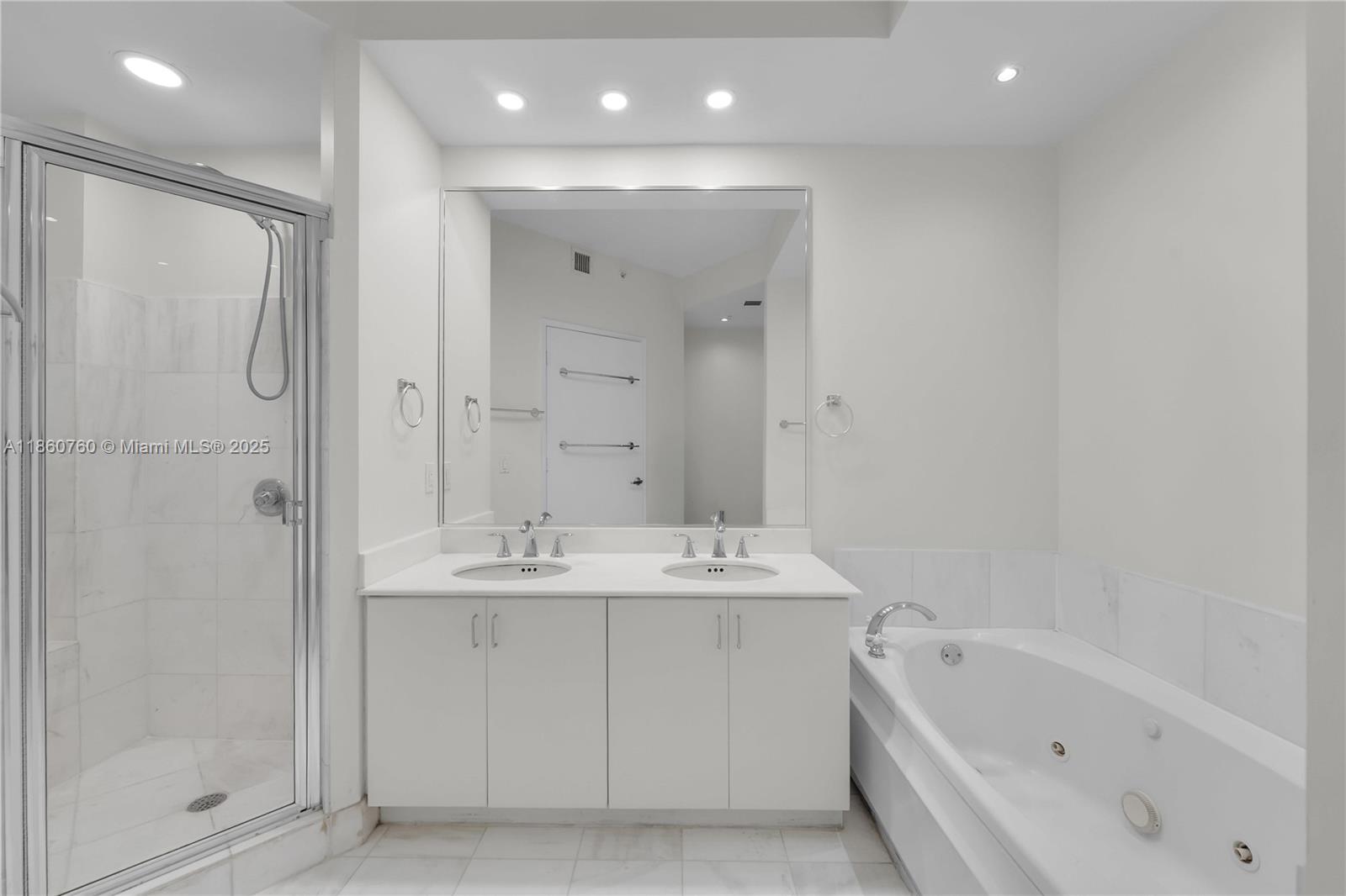 THE VISTAS CONDO - Residential