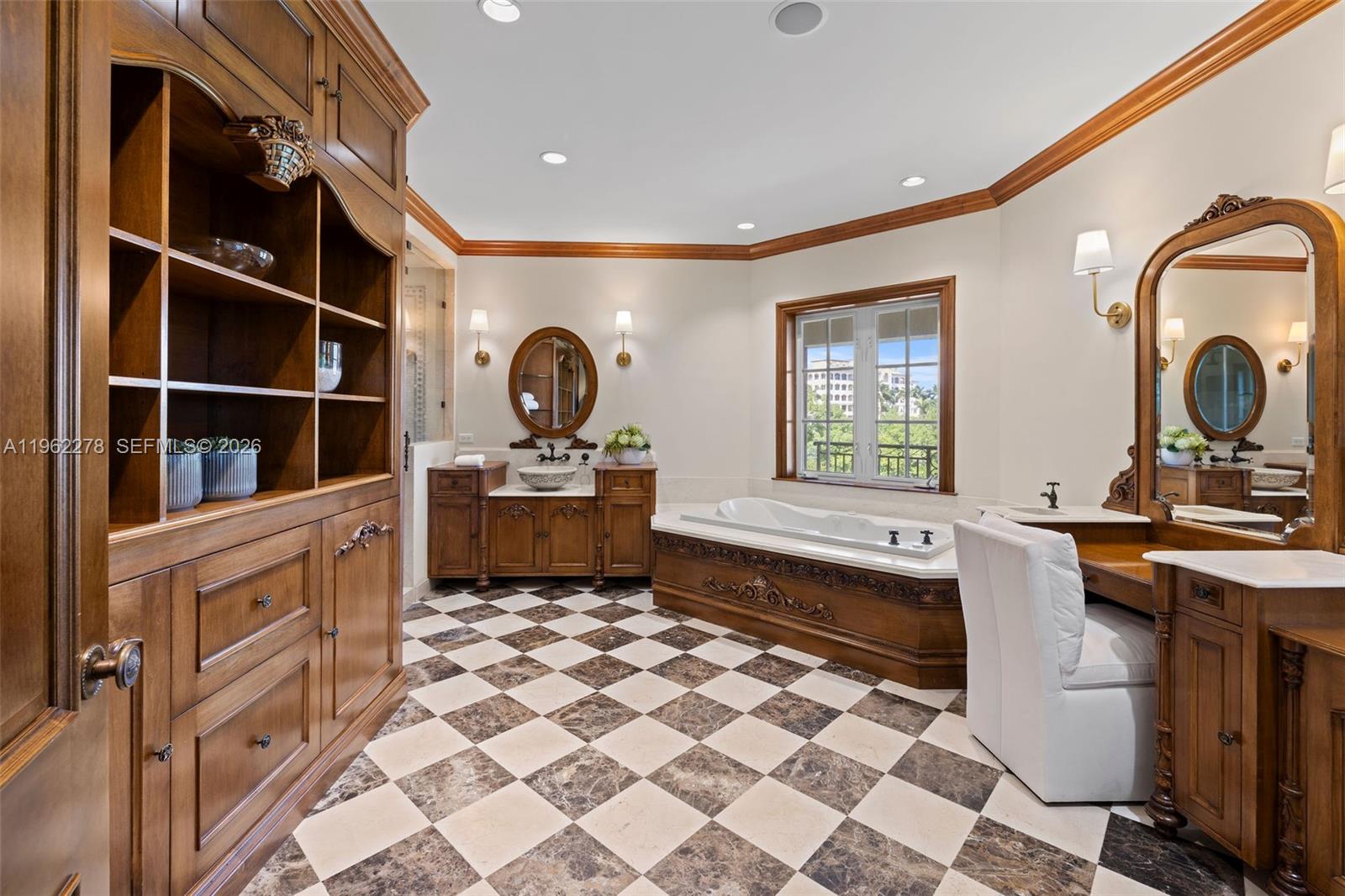 DEERING BAY VILLAS - Residential