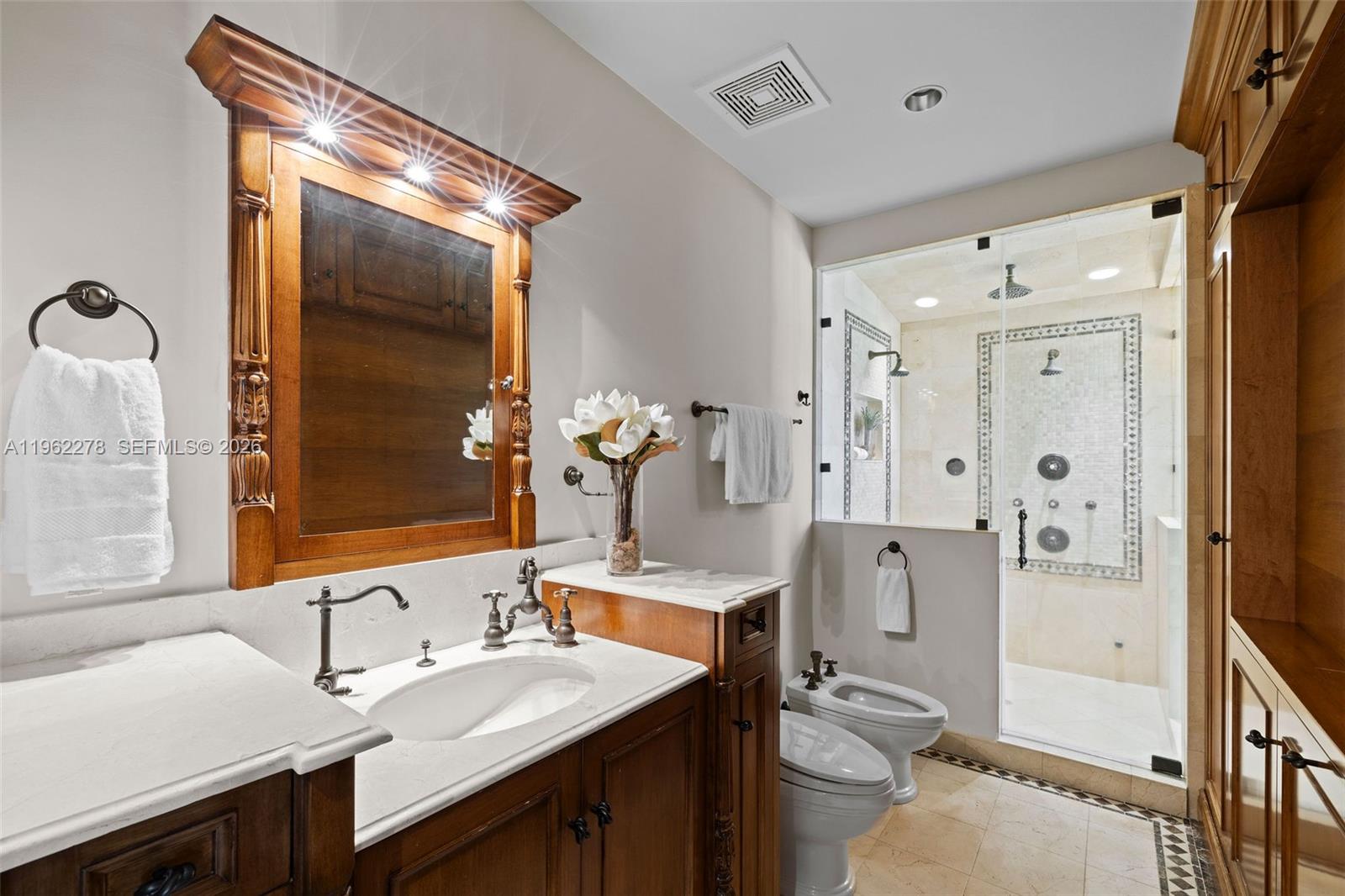 DEERING BAY VILLAS - Residential