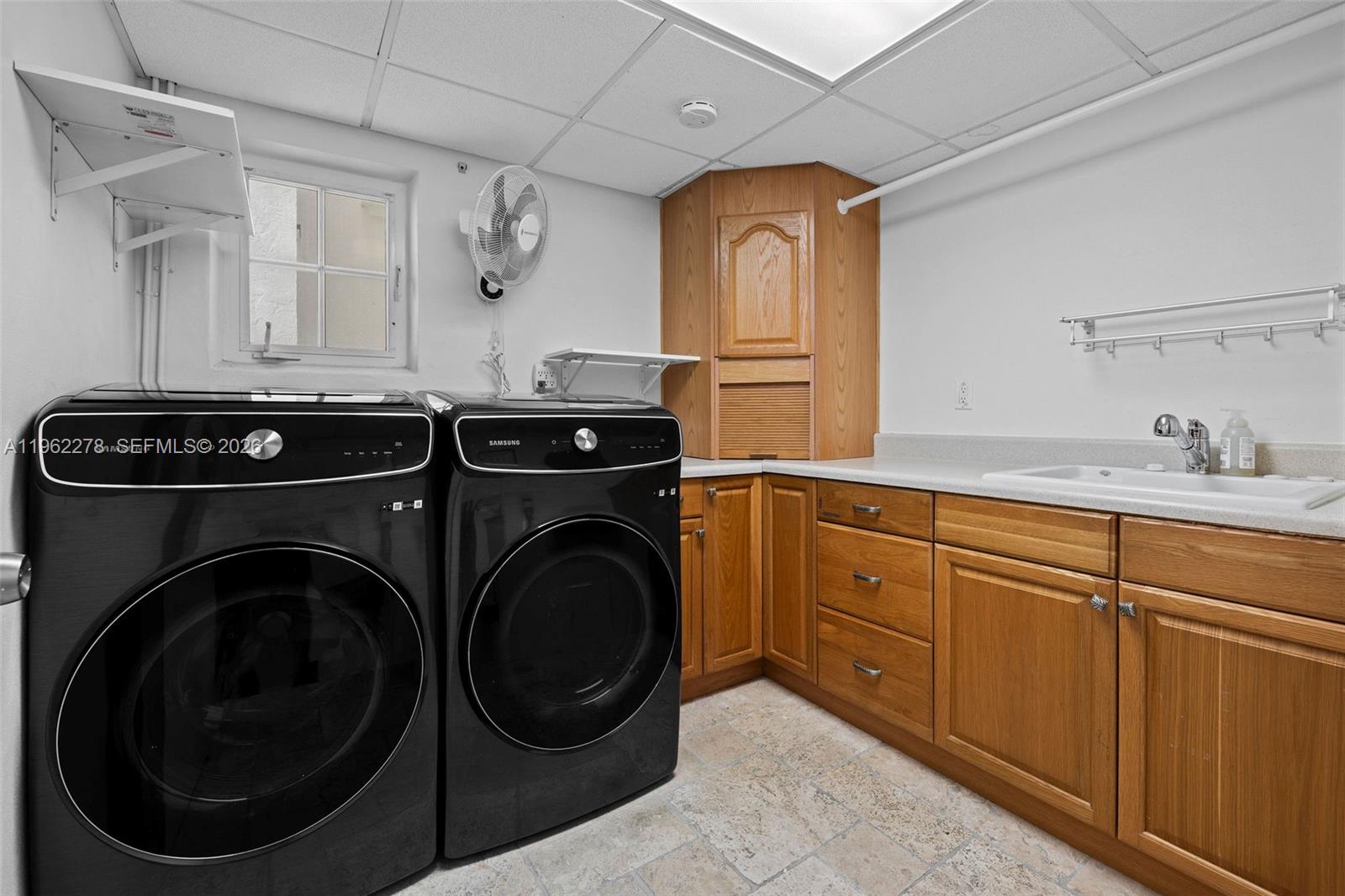 DEERING BAY VILLAS - Residential