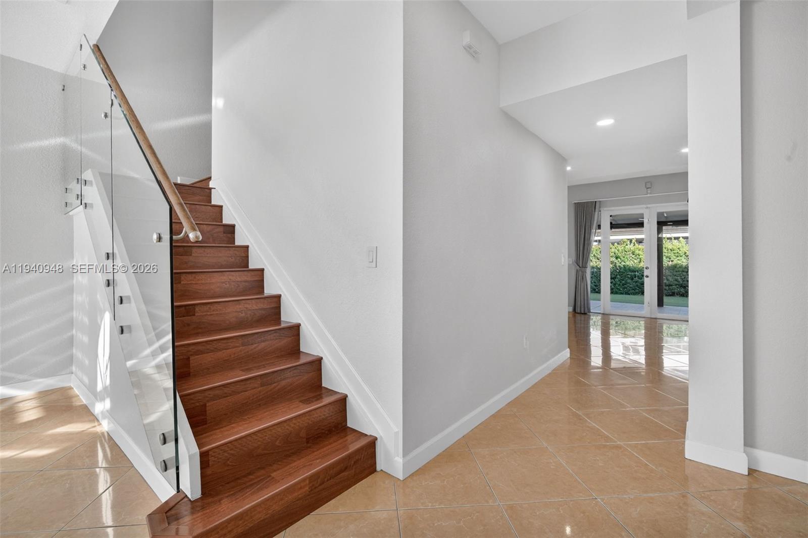 SANTA MONICA ESTATES - Residential