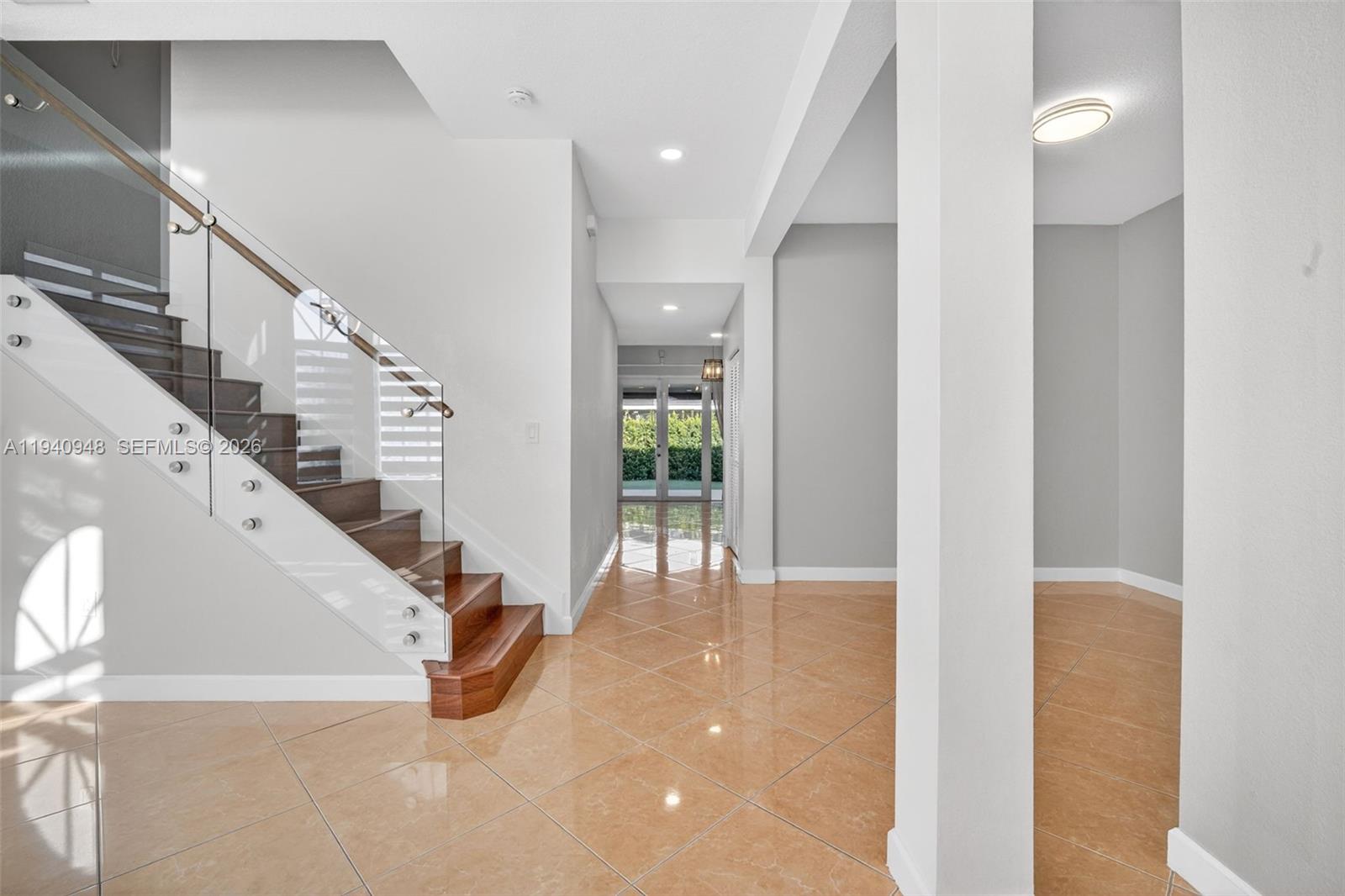 SANTA MONICA ESTATES - Residential