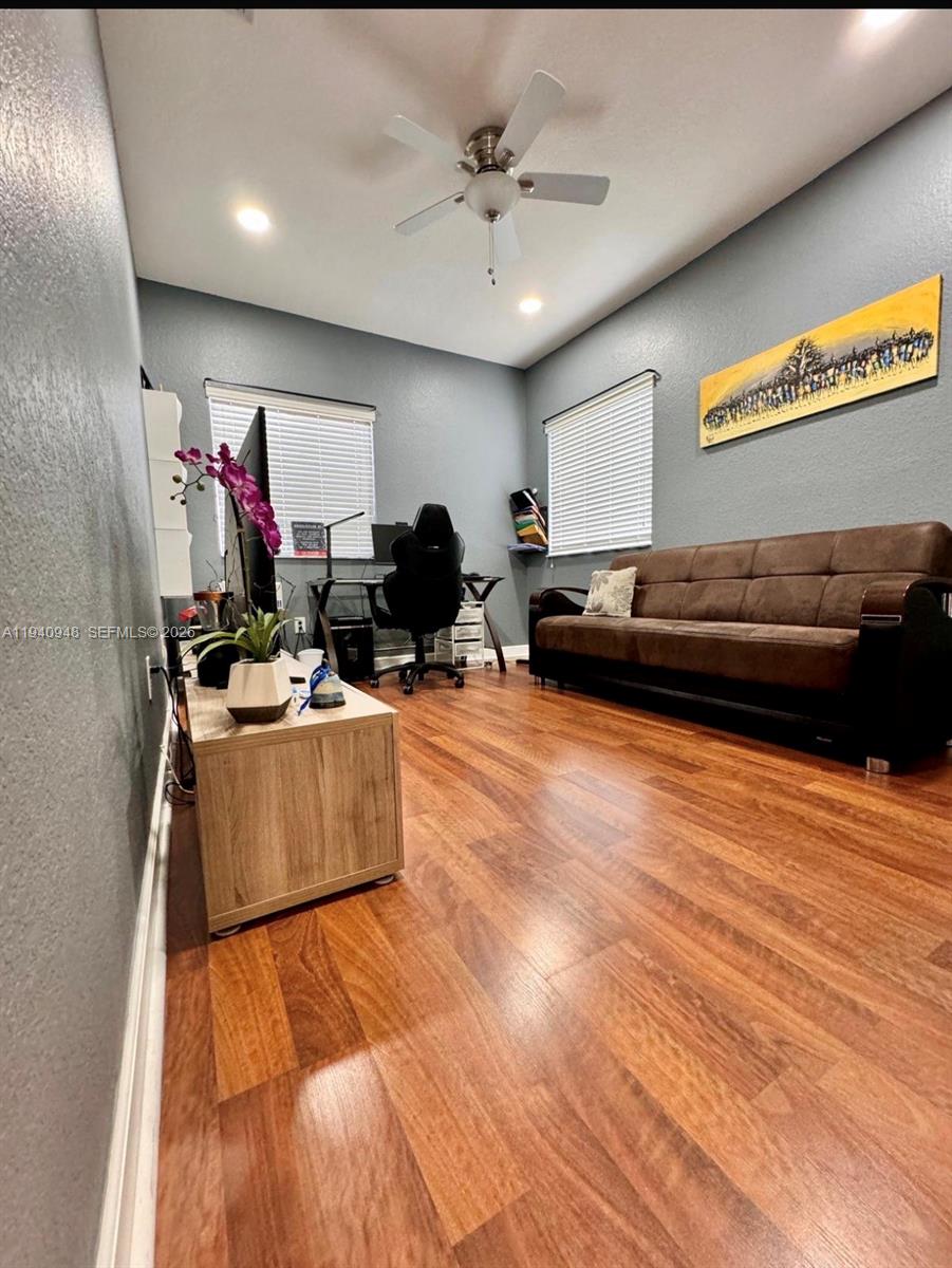 SANTA MONICA ESTATES - Residential