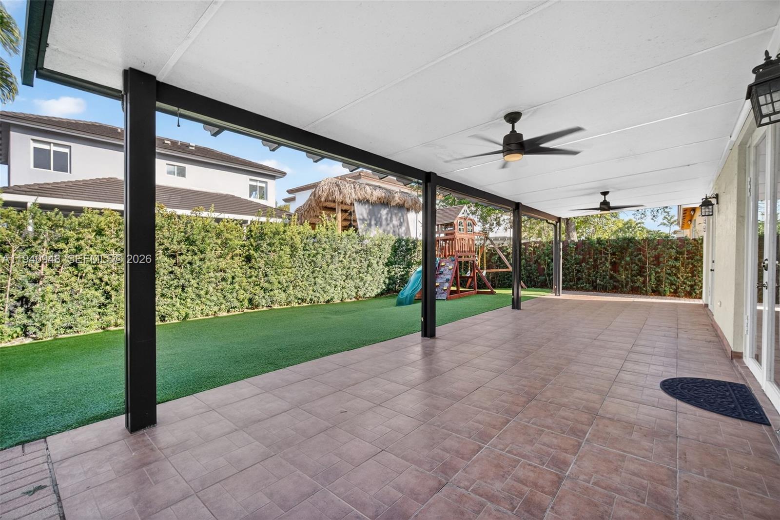 SANTA MONICA ESTATES - Residential