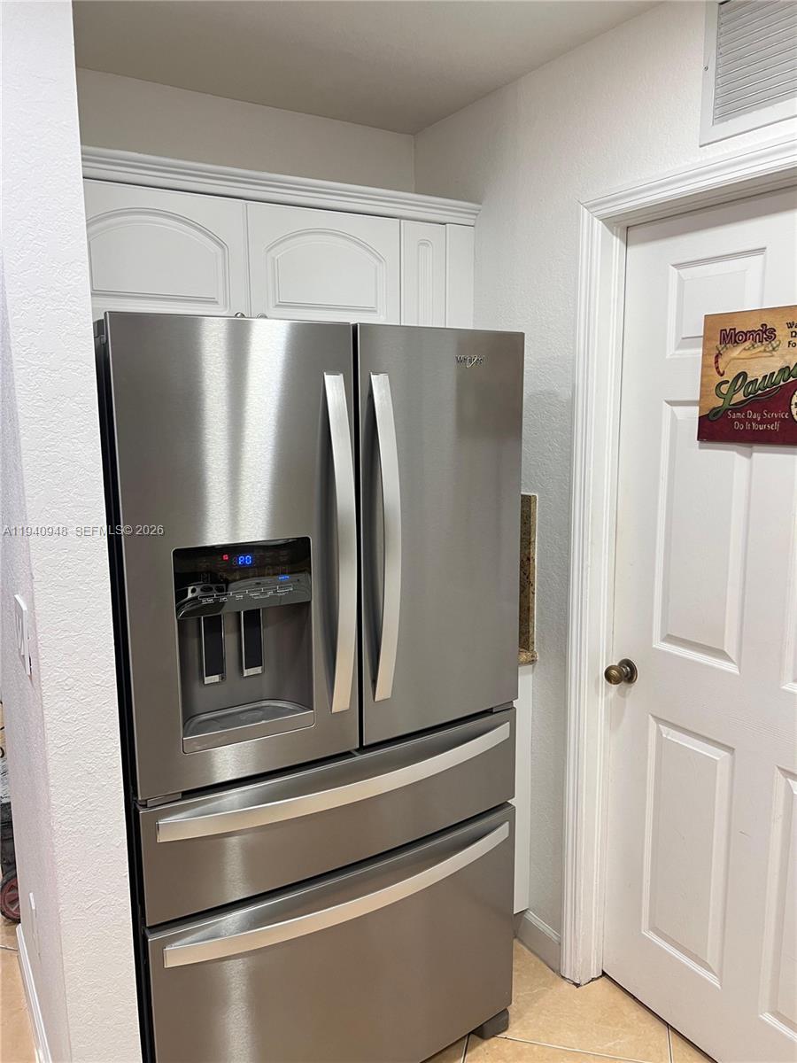 SANTA MONICA ESTATES - Residential