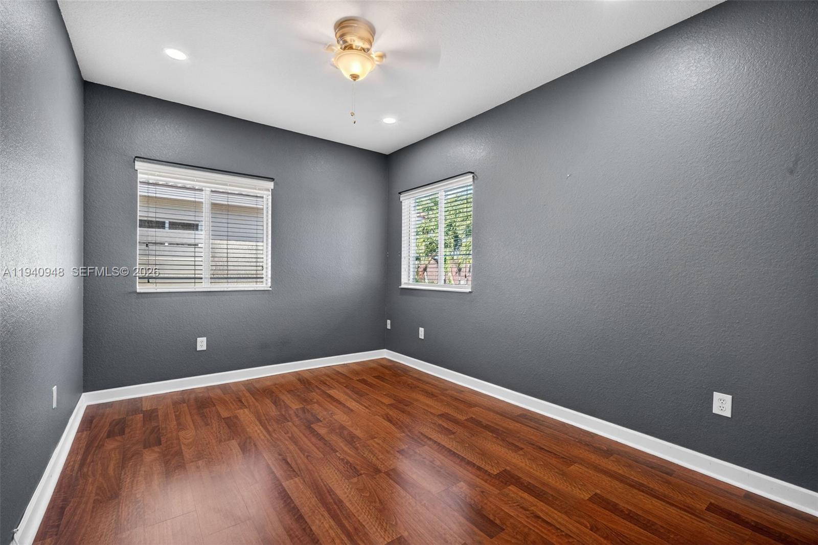 SANTA MONICA ESTATES - Residential