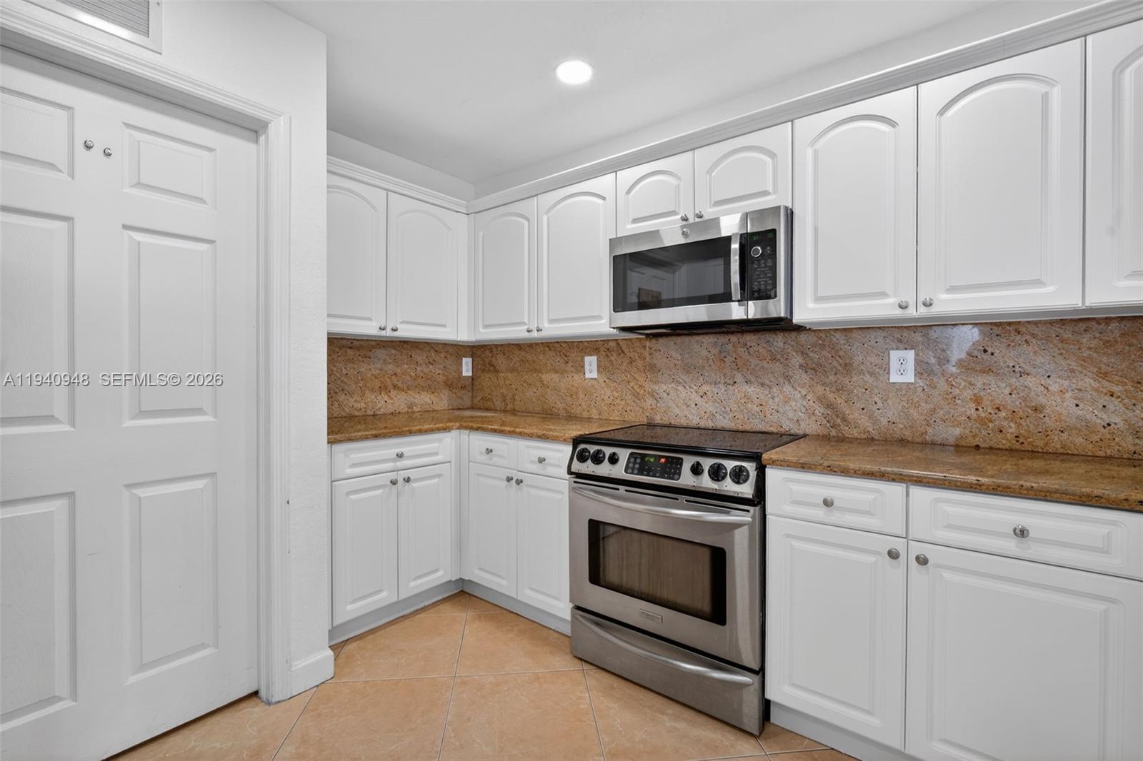 SANTA MONICA ESTATES - Residential