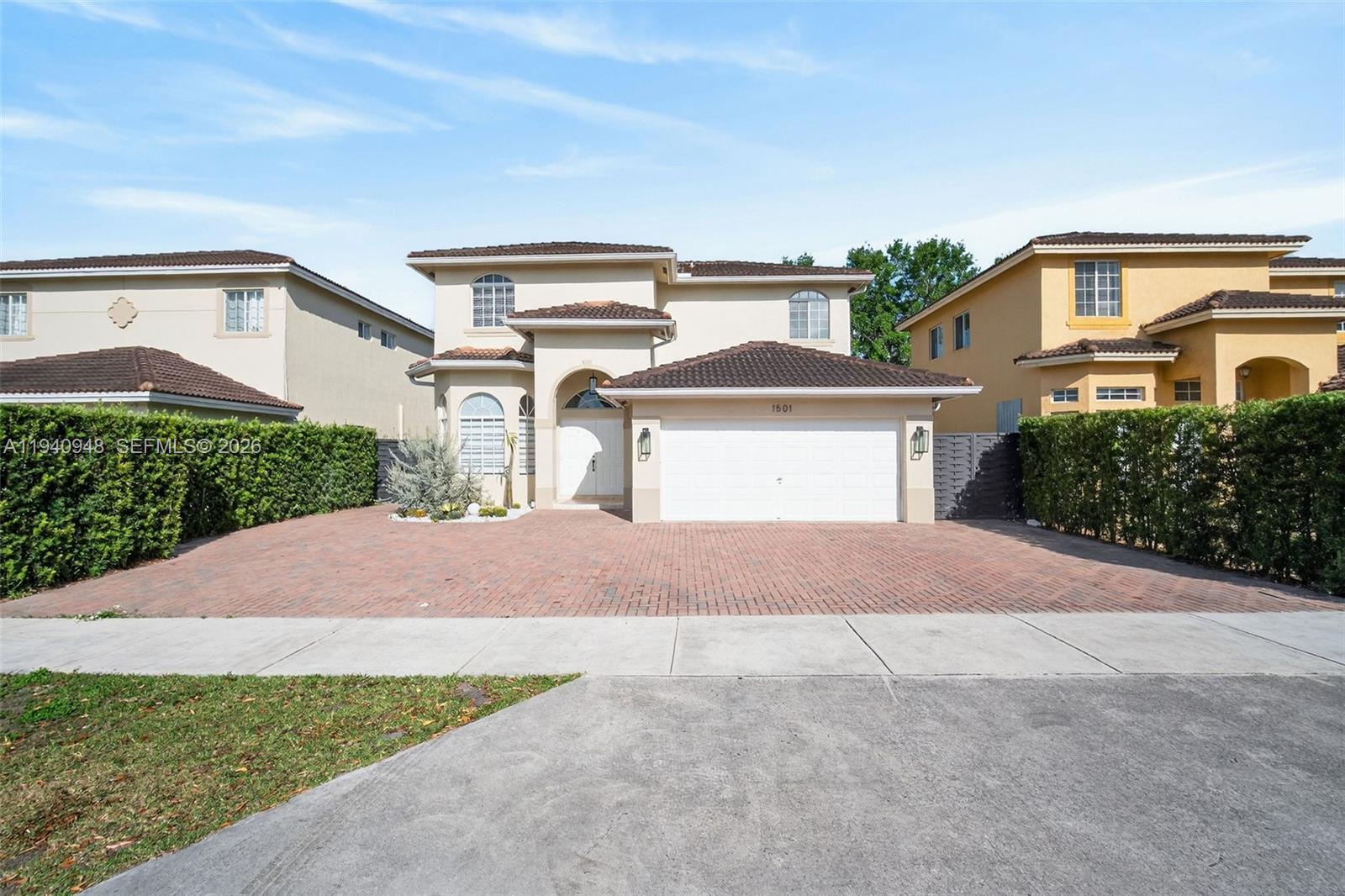 SANTA MONICA ESTATES - Residential