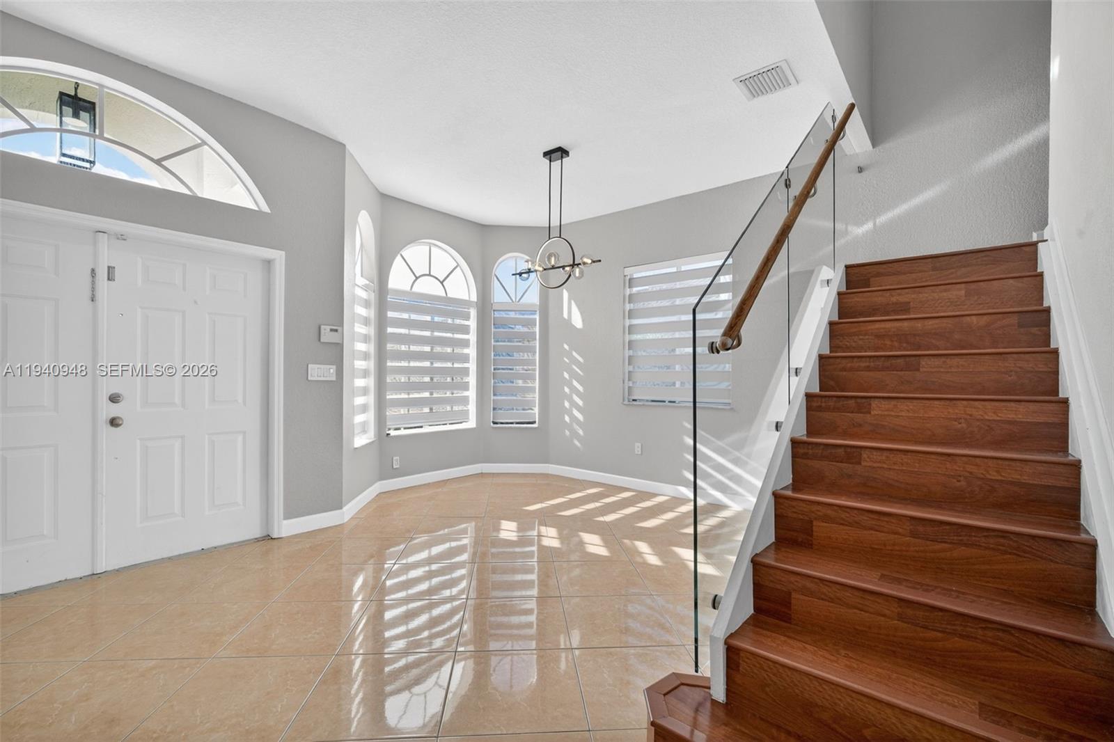 SANTA MONICA ESTATES - Residential