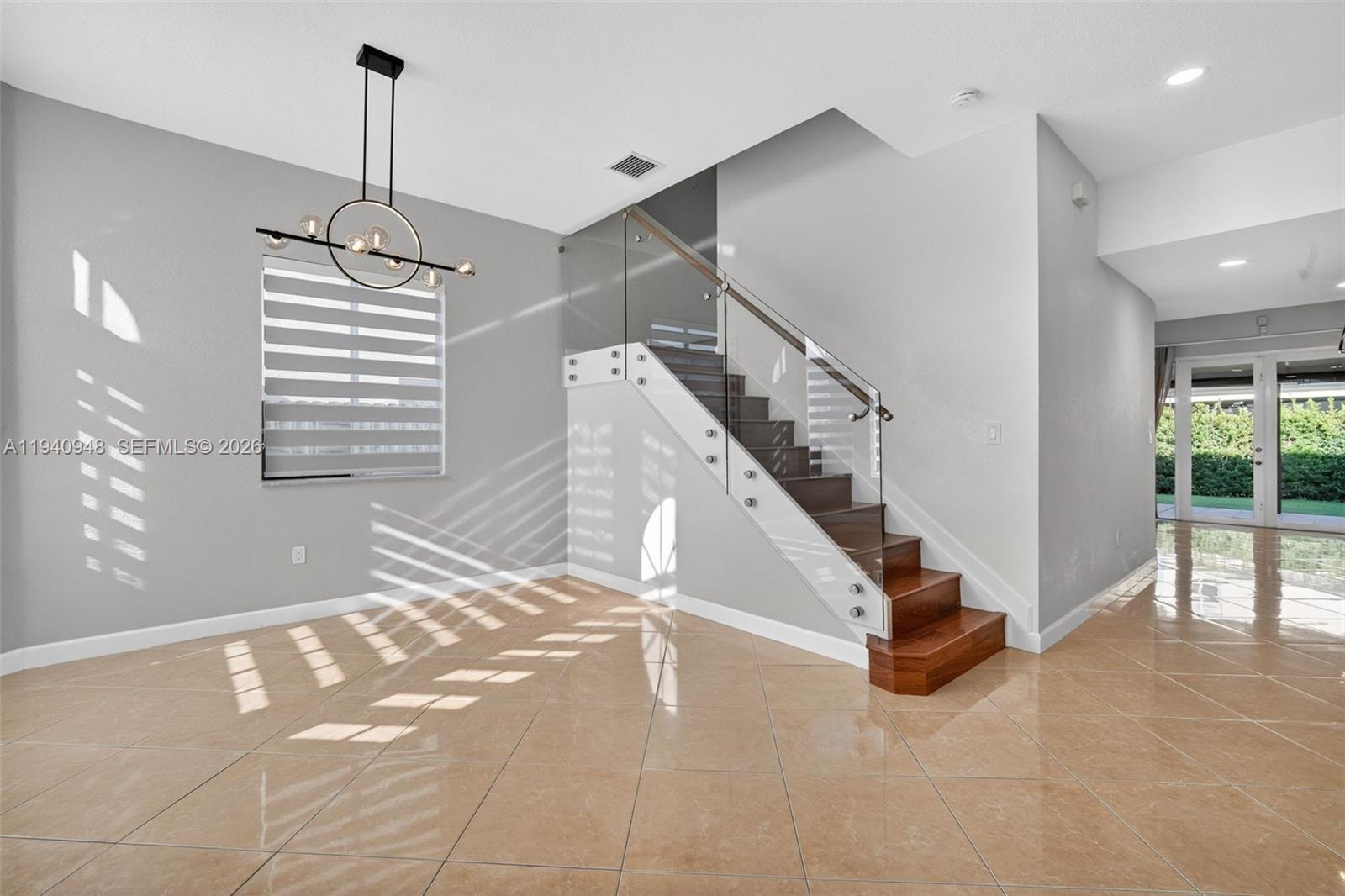 SANTA MONICA ESTATES - Residential